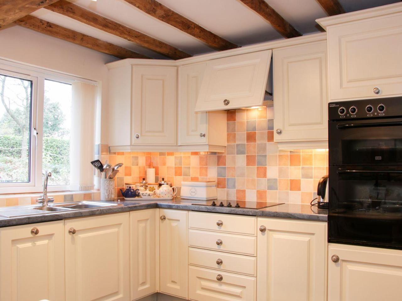 Cream Door Cottage Кидерминстър Екстериор снимка