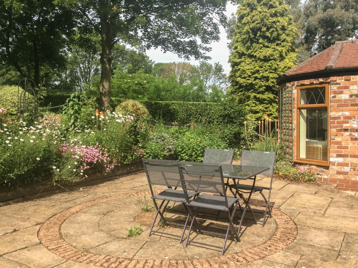 Cream Door Cottage Кидерминстър Екстериор снимка